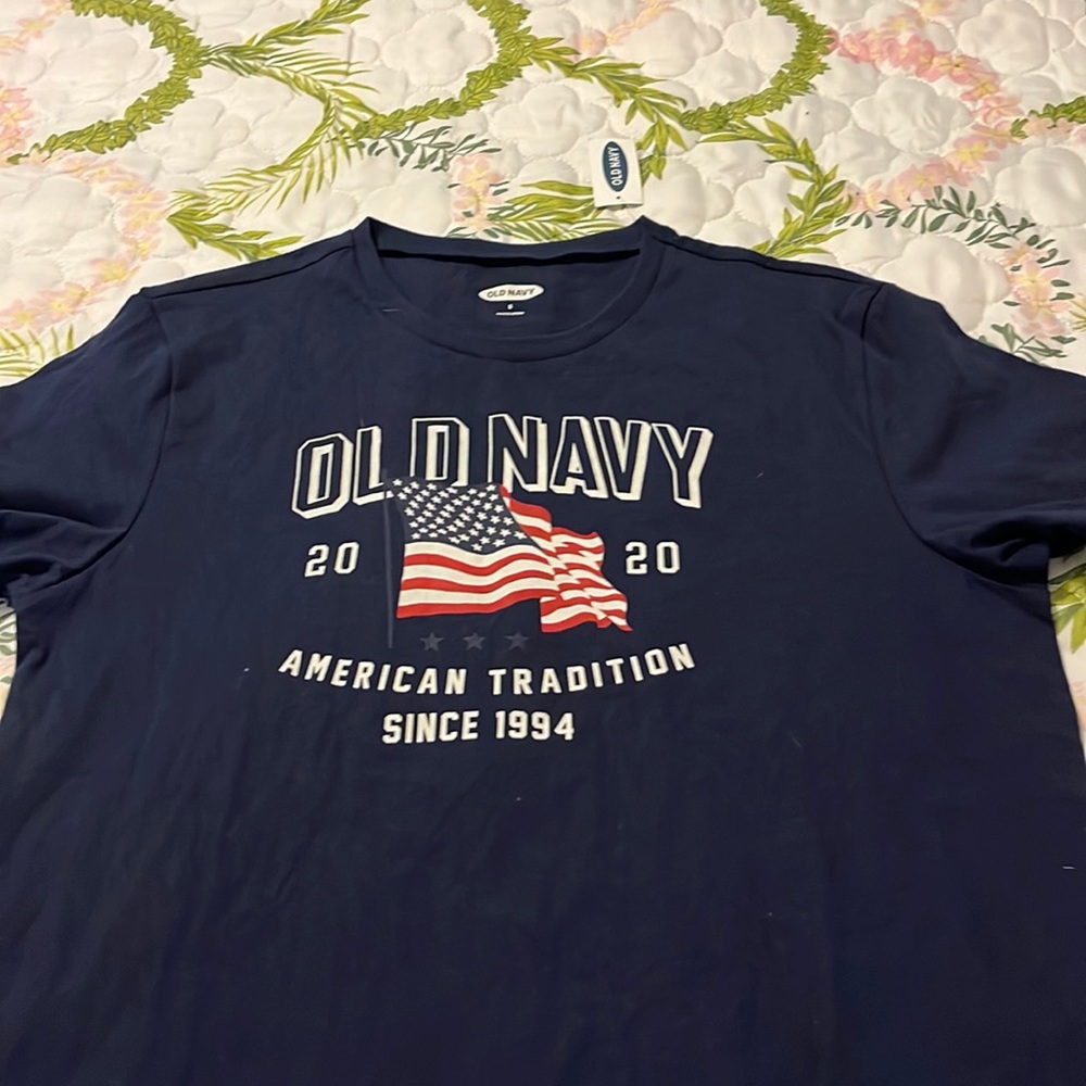 Old Navy T-Shirt